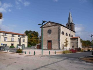 Rouillas-Bas -  Place de l‘église